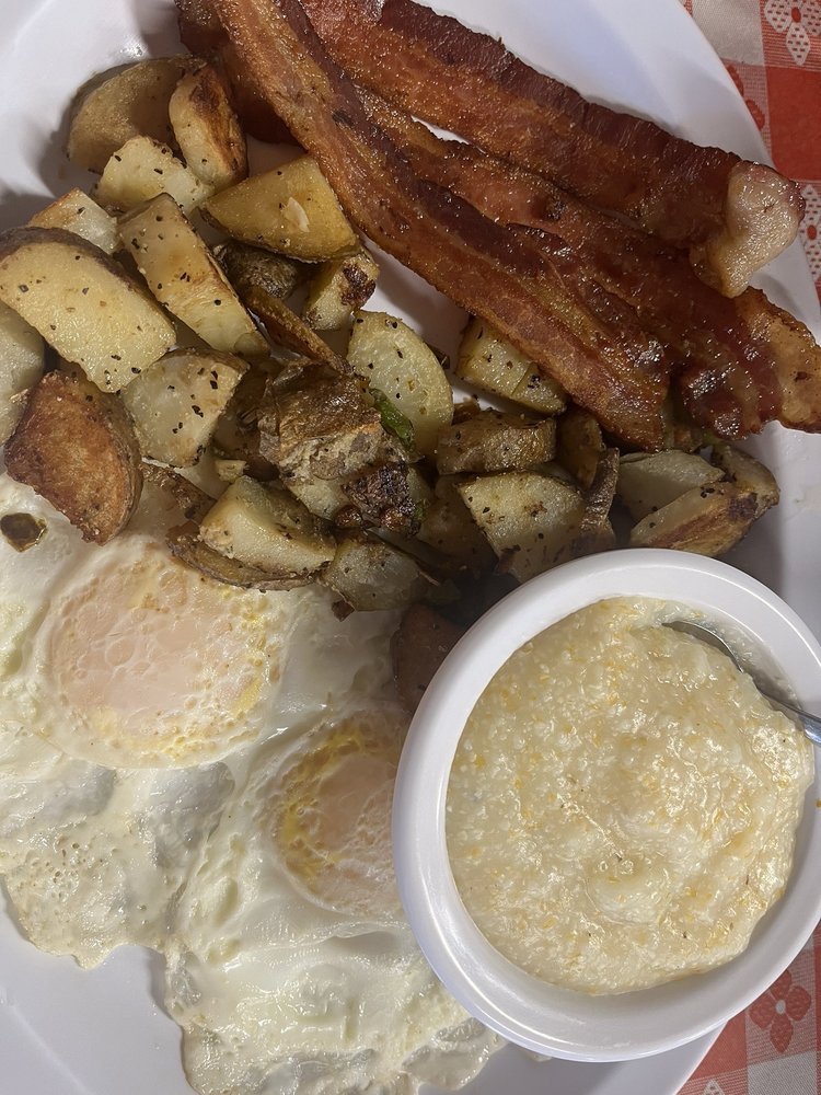 Country Kitchen biscuits and gravy breakfast