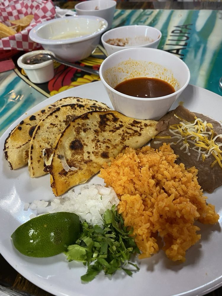 Matas Lunchbox Taqueria street tacos, burrito, and salsa